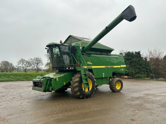 John Deere 2264 Hillmaster Combine