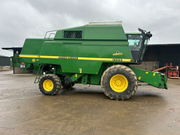 John Deere 2264 Hillmaster Combine - Image 3