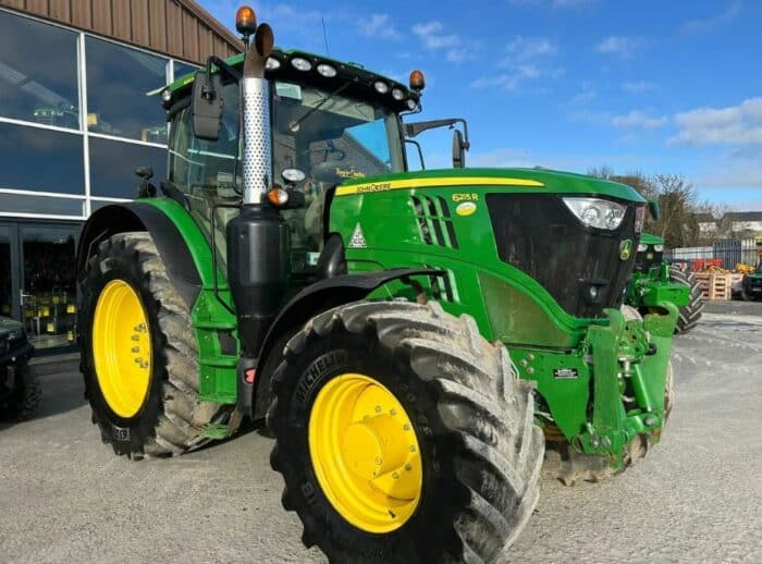 2016 John Deere 6215R