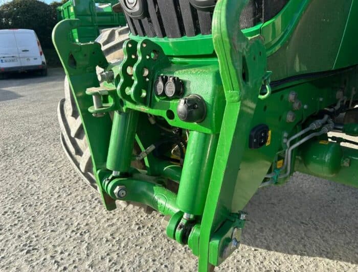 2016 John Deere 6215R - Image 4