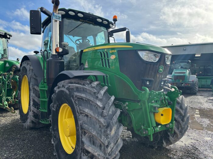 2019 John Deere 6215R