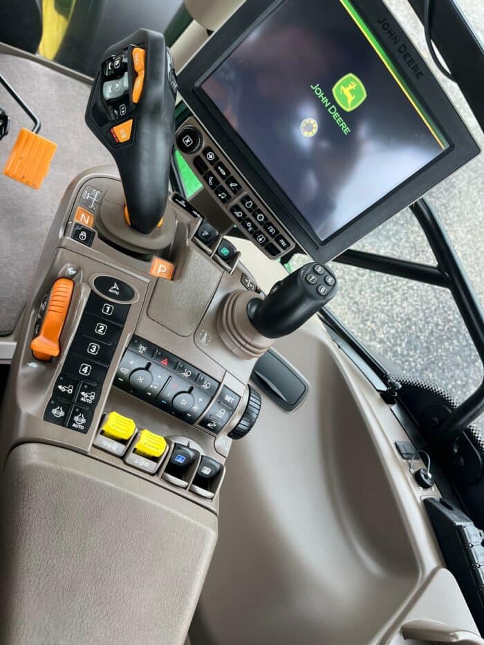 2022 John Deere 6250R - Image 3